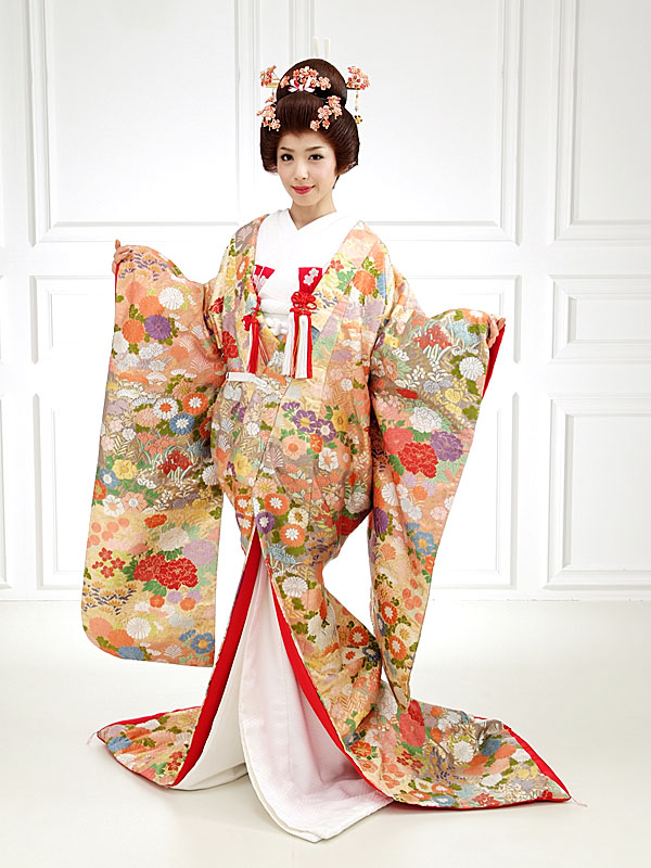 kimono, baju kimono kuromontsuki sangatlah berbeda dari baju – baju kimono ...